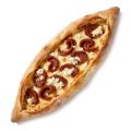 Sucuklu Pide Feta und Sucuk (türkische Salami)